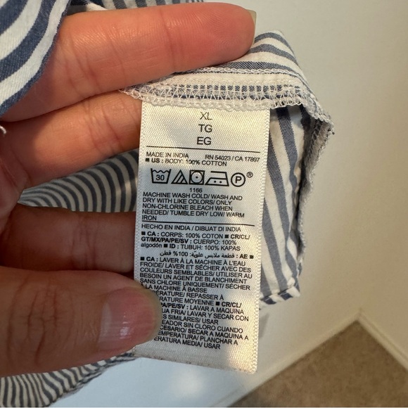 Old Navy The Boyfriend Shirt Blue Striped Long Sleeve Button Down Shirt - Picture 6 of 7